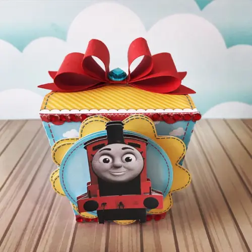 Caixinha para festa tema thomas e seus amigos
