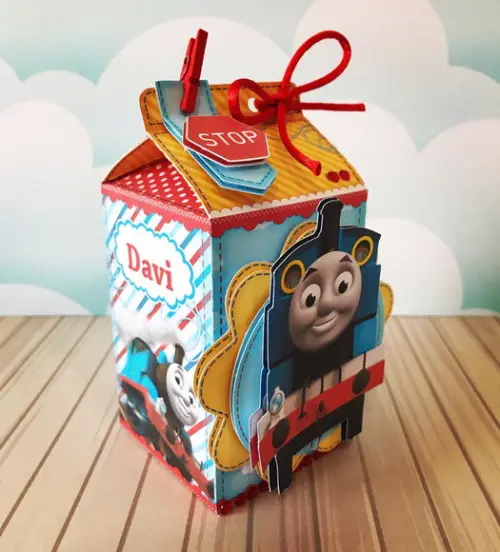 Caixinha para festa tema thomas e seus amigos