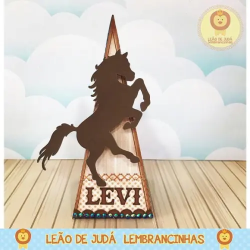 Caixinha piramide tema cavalo