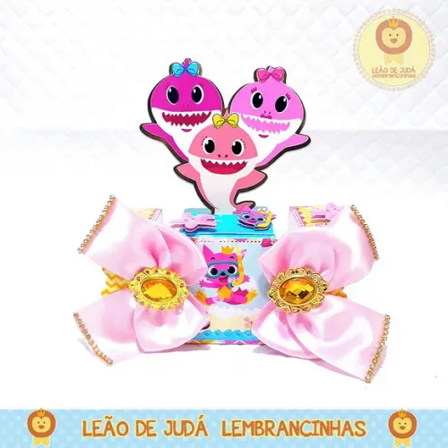 Caixa bala com aplique 3D Baby Shark menina