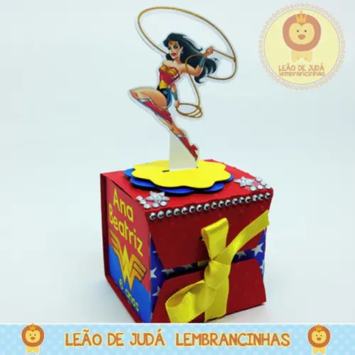Caixinha Cubo Mulher Maravilha modelo 2