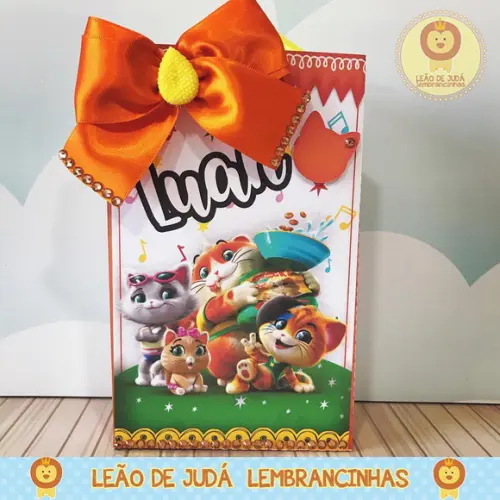 Caixinha para festa tema 44 gatos