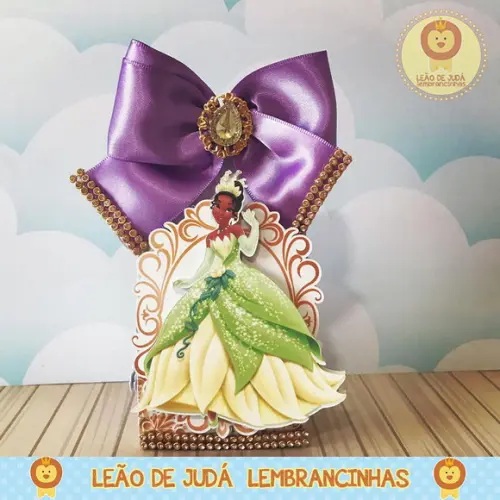 Caixinha para festa tema a princesa e o sapo