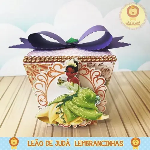 Caixinha para festa tema a princesa e o sapo