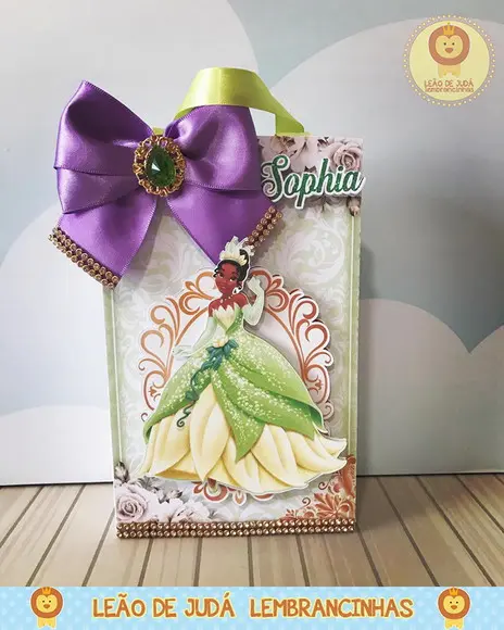 Caixinha para festa tema a princesa e o sapo