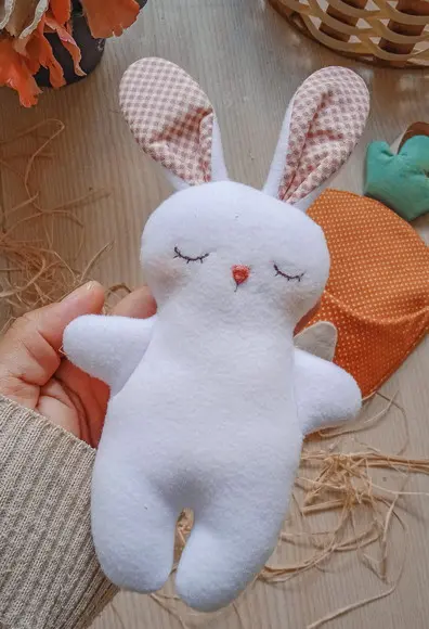 Coelhinho da Páscoa na Cenoura - Personalizado com Inicial
