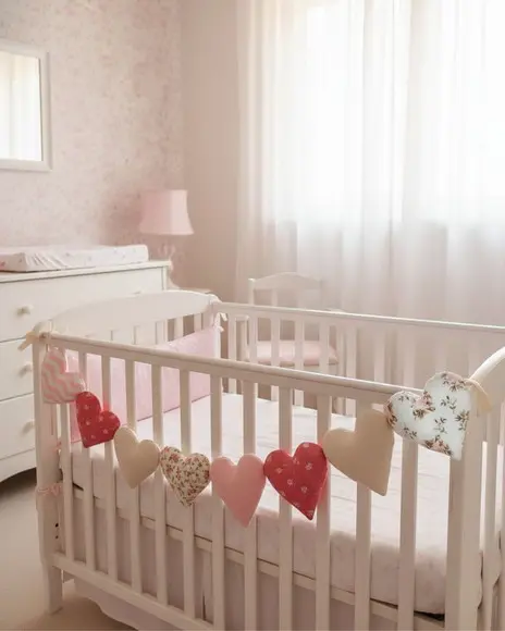 Varal Decorativo para Berço - Corações
