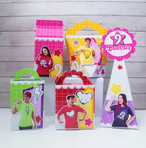 Kit 30 Caixas Emilly Vick dos Rosa Personalizadas