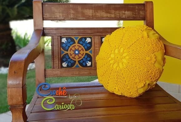 Almofada Redonda Completa de Crochê Amarela ou Escolha Cor