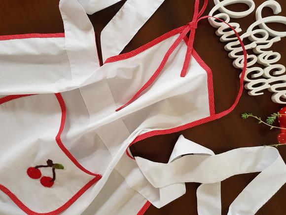 Avental Corpo - Detalhes em poás e cerejinha aplicada