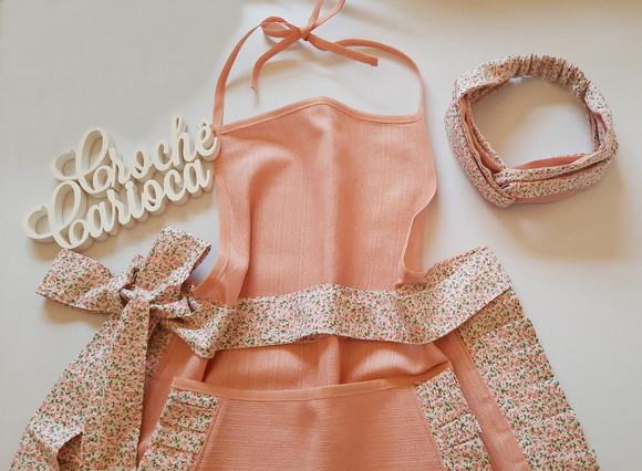 Avental Vintage Criativo Rose Salmão Florais com Tiara