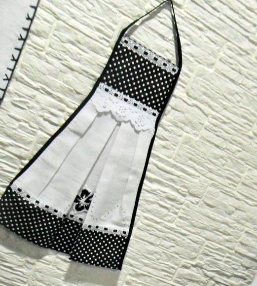 Bate mão preto e branco com borboleta