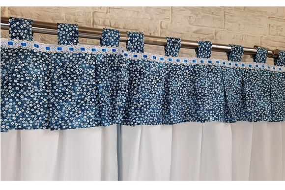 Cortina Azul Floral e Branco Sob Medida com Abraçadeiras