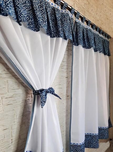Cortina Azul Floral e Branco Sob Medida com Abraçadeiras