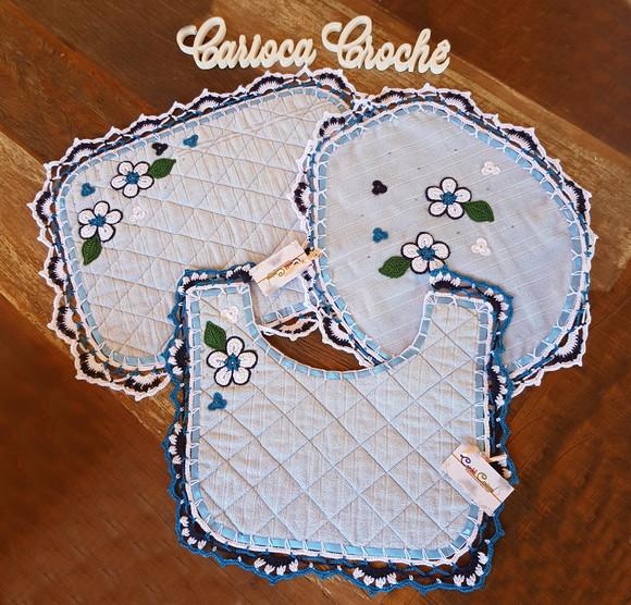Jogo de Banheiro Atoalhado Azul Claro Floral Antiderrapante