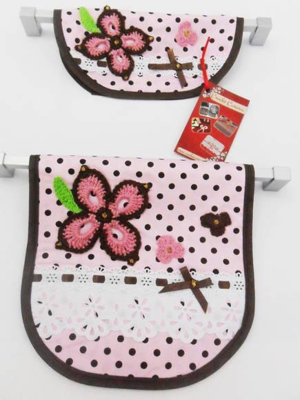 Jogo de cozinha rosa e marrom com florais