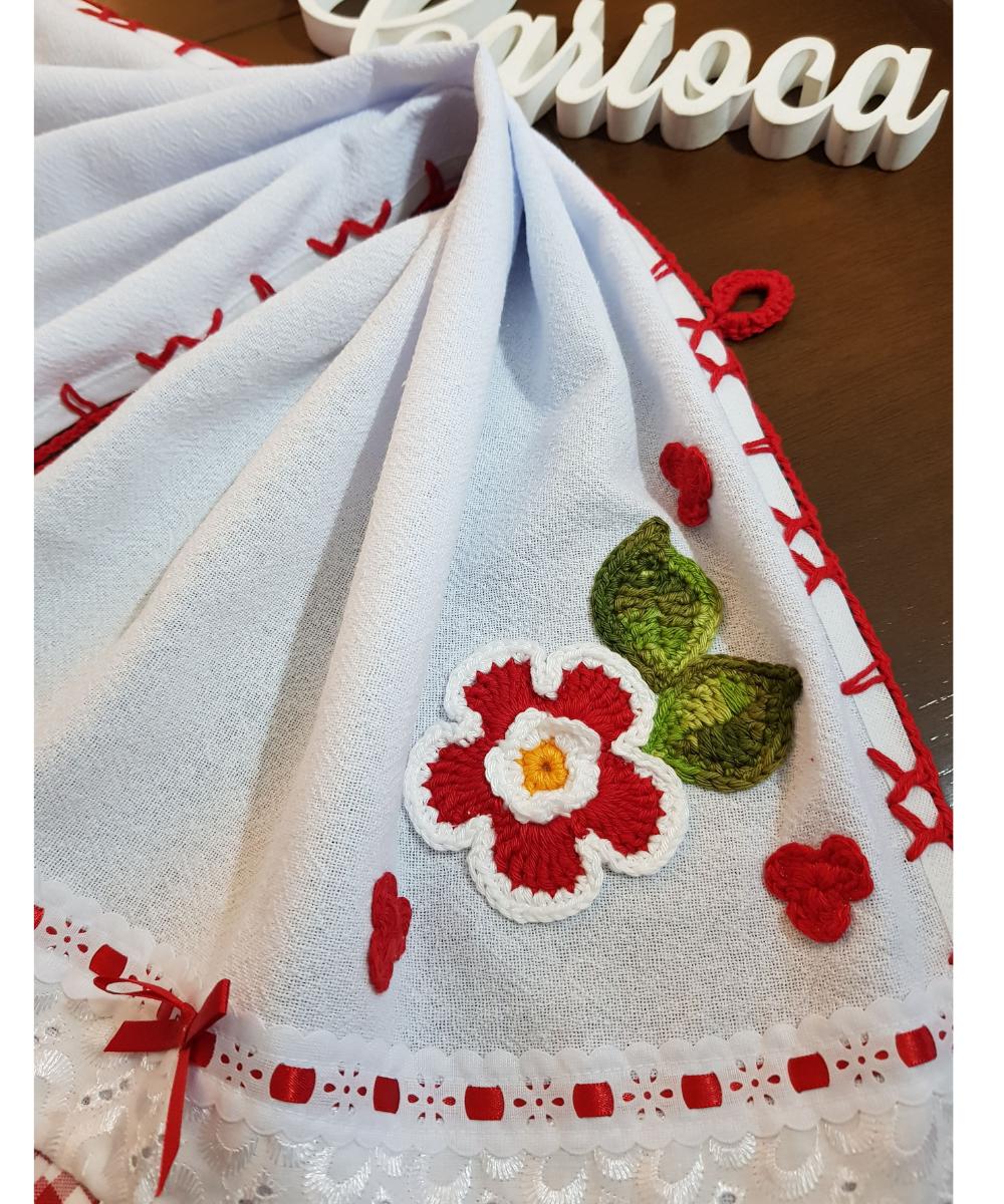 Pano de Prato em Pregas e Detalhe de Laise Bordada