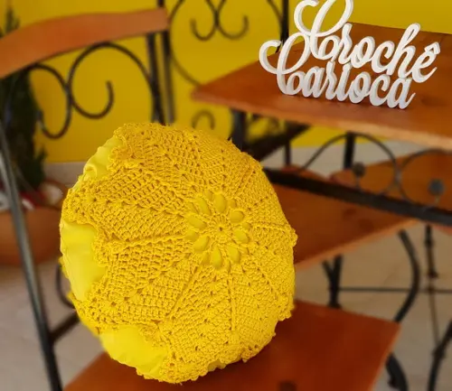Almofada Redonda Completa de Crochê Amarela ou Escolha Cor