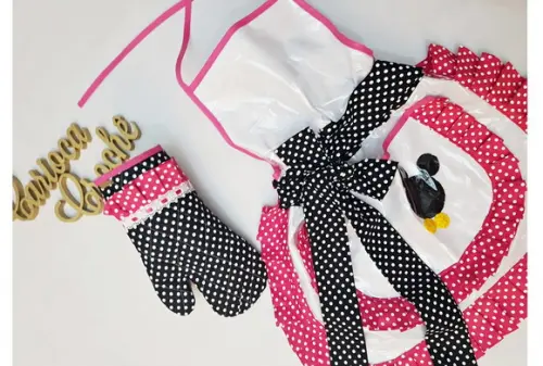Avental Semiplastificado, Luva e Touca Tema Mickey