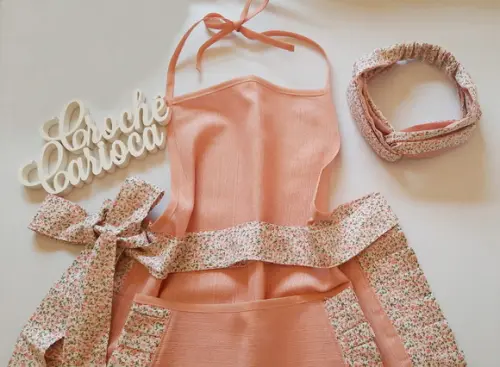 Avental Vintage Criativo Rose Salmão Florais com Tiara