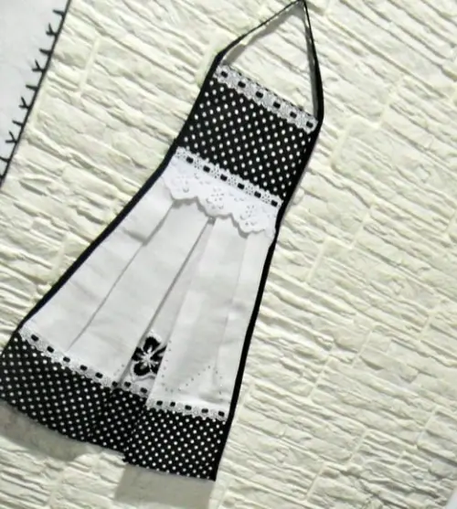 Bate mão preto e branco com borboleta