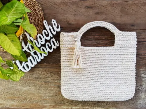 Bolsa de Crochê - Menos É Mais - Tendência