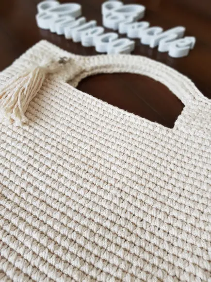 Bolsa de Crochê - Menos É Mais - Tendência