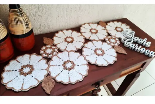 Caminho de Mesa Crochê Rústicidade Natural Branco e Bege