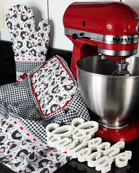 Capa para Batedeira Kitchenaid e Luva Térmica Galinha Juju