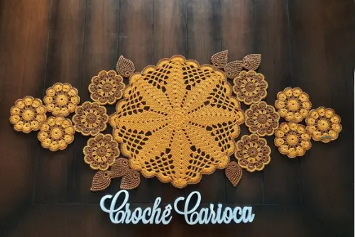 Centro de Mesa Amarelo Ouro e Marrom Mandalas Trilho de Mesa