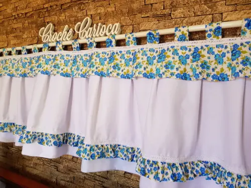 Cortina Bandô Babados Azul Floral e Branco Renda de Algodão