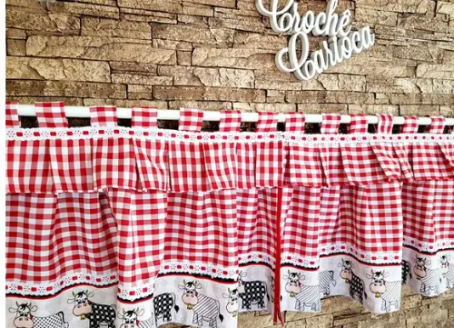 Cortina Bandô Xadrez Vermelho e Vaquinhas