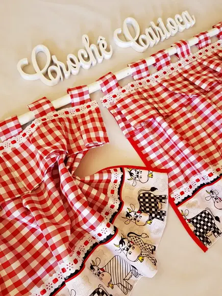 Cortina Bandô Xadrez Vermelho e Vaquinhas