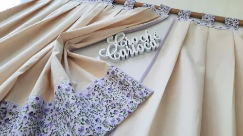 Cortina de Algodão Cru Sarjado e Floral Lilás Sob Medida