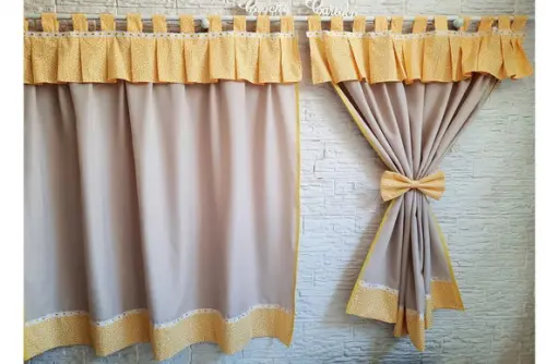 Cortina para Janela Bege Claro e Amarelo Floral Delicado