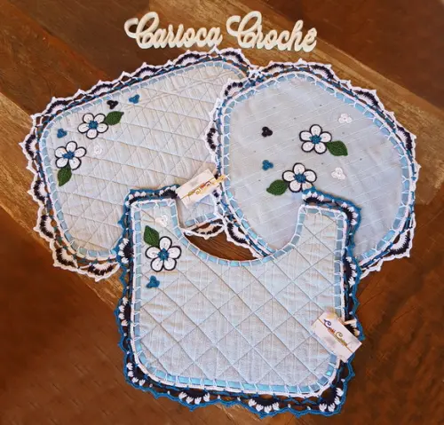 Jogo de Banheiro Atoalhado Azul Claro Floral Antiderrapante