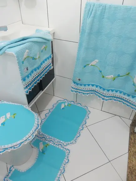 Jogo de Banheiro Completo Azul Passarinhos Toalhas e Tapetes