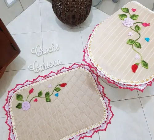 Jogo de banheiro florais em bege / estruturado em quilt