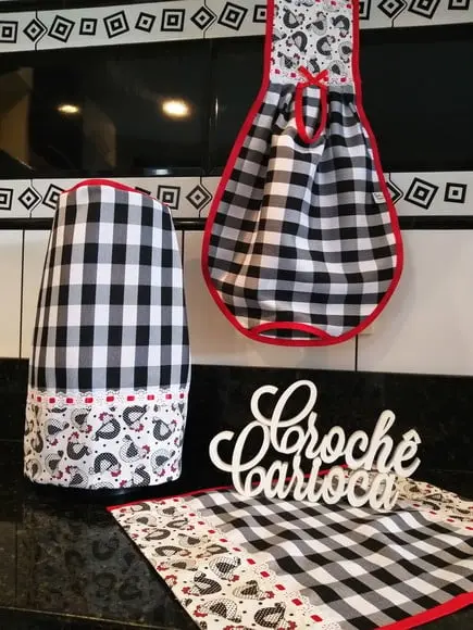 Joguinho de Cozinha em Tecido Xadrez e Galinhas 3 Peças