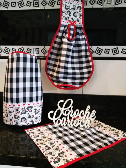 Joguinho de Cozinha em Tecido Xadrez e Galinhas 3 Peças