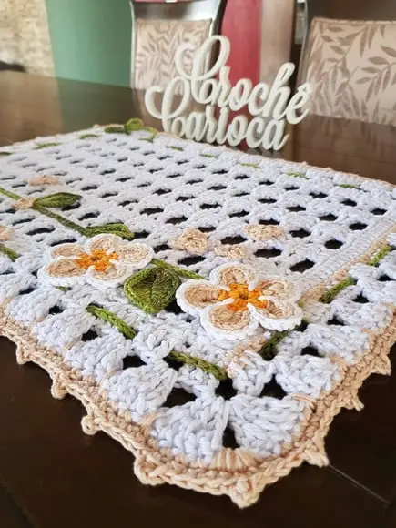 Tapetinho de Crochê - Floral nude