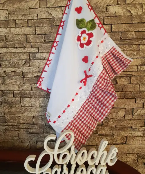 Pano de Prato em Pregas e Detalhe de Laise Bordada