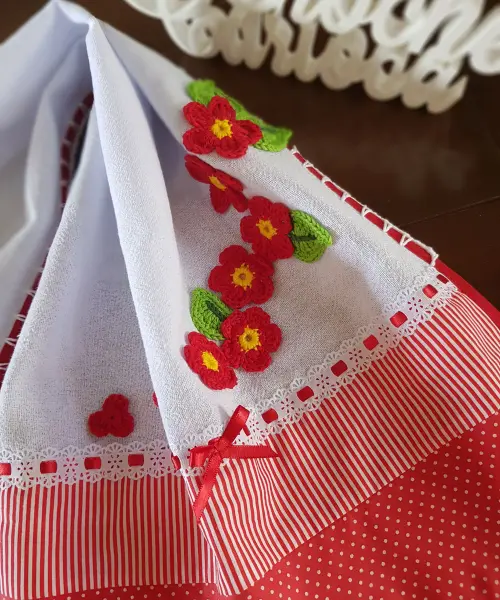 Pano de Prato Vermelho Criativo Floral em Crochê