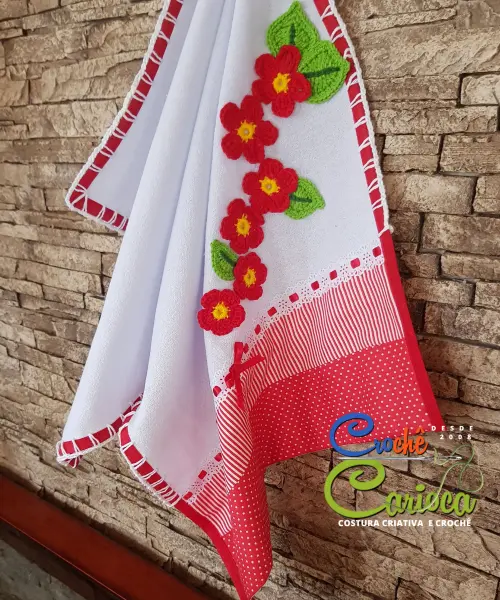 Pano de Prato Vermelho Criativo Floral em Crochê
