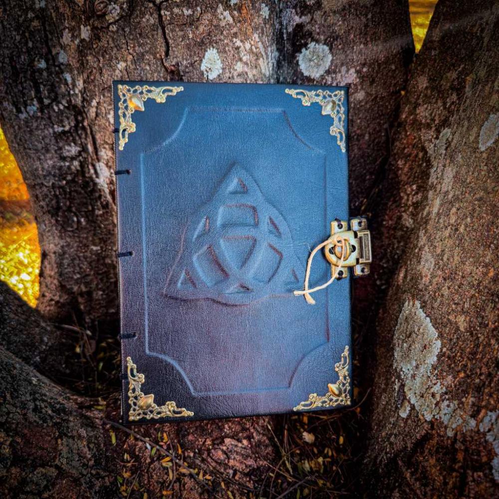 Grimorio Pentagrama®(Couro Sintético Branco,Triqueta)