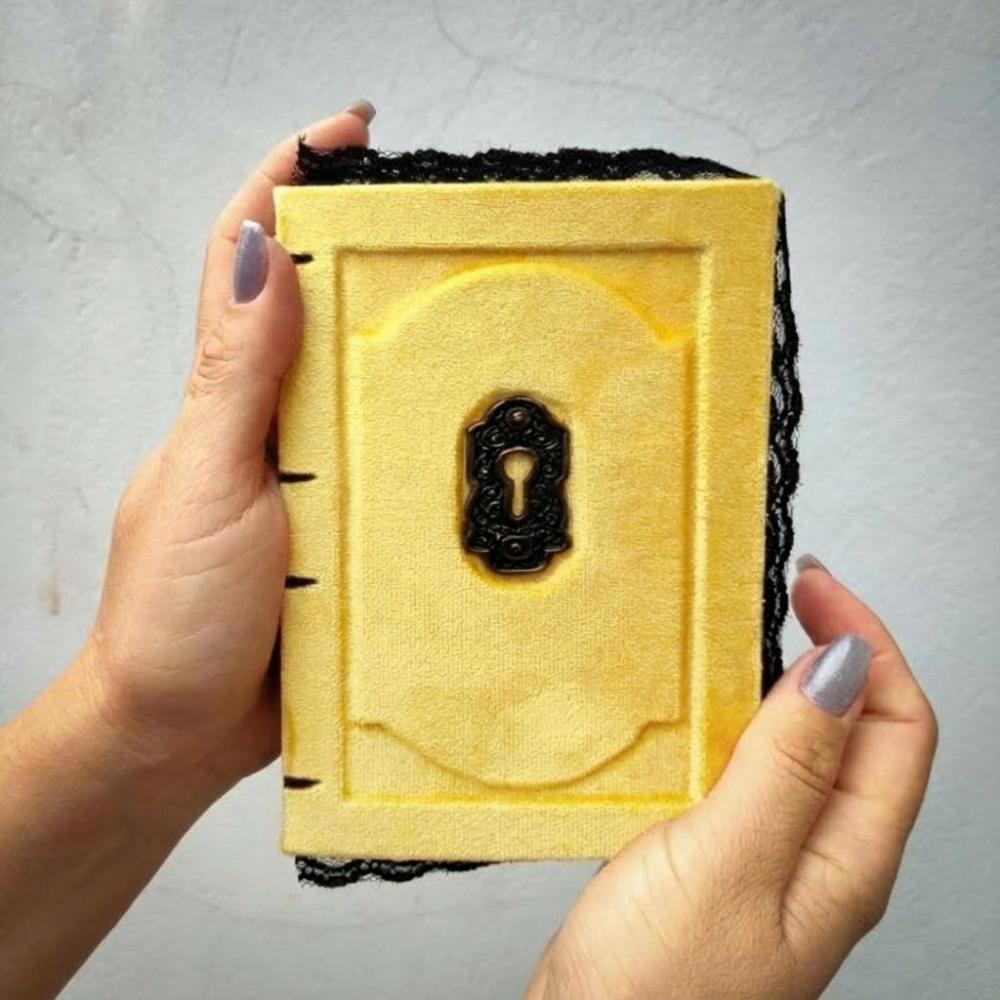 Grimorio A6 Veludo®(Amarelo)