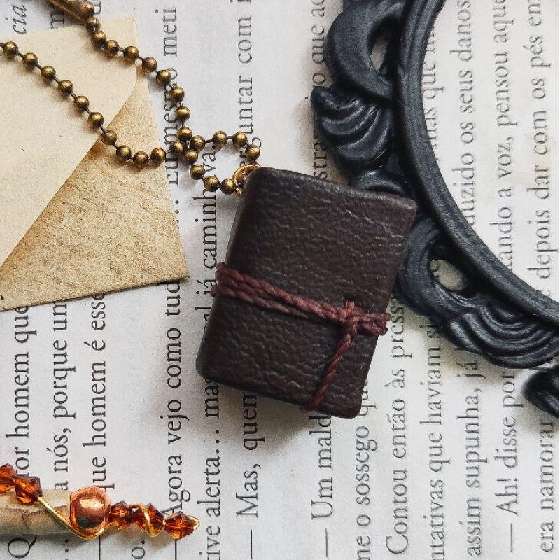 Mini Grimorio com folhas Envelhecidas