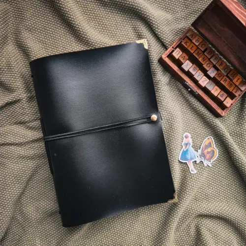 Diário Medieval A5®(Preto,200 Páginas - Folhas Envelhecidas,Padrão)