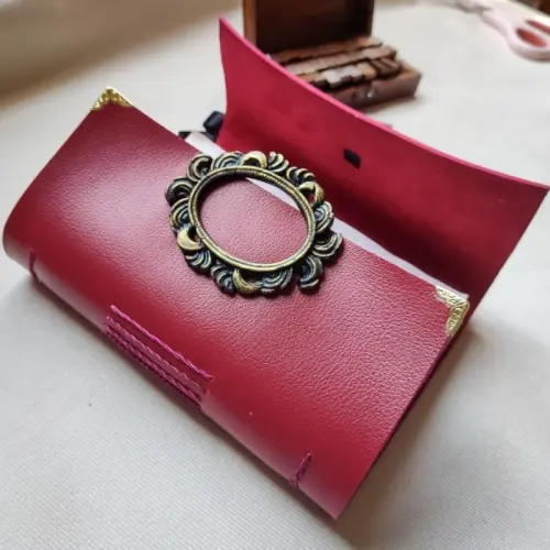 Diário Vintage Camafeu, com folhas Envelhecidas.(240 páginas)