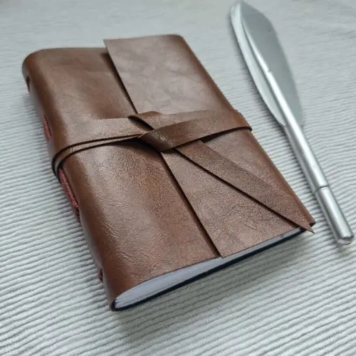 Diário de Viagem Bullet Journal Sketchbook tamanho A6.(marrom 200 paginas)